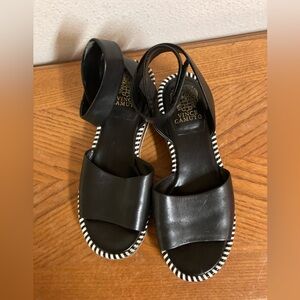 VINCE CAMUTO “Mariena” Black Leather Sandals (8M)